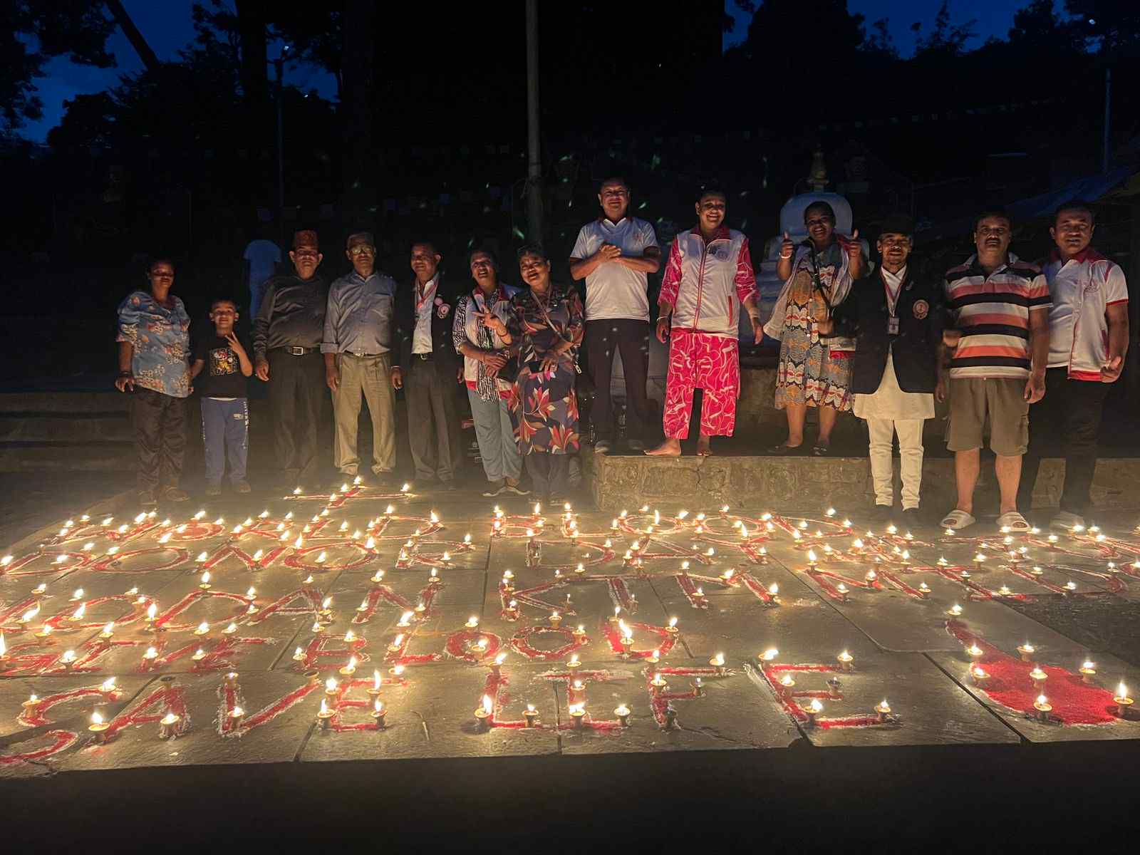 २१ औं विश्व रक्तदाता दिवसको अवसरमा स्वयम्भू भगवान पाऊ परिसरमा दीप प्रज्वलन